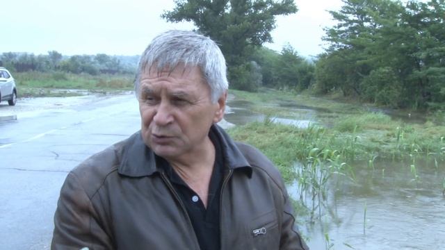 В Анапе на Пионерском проспекте ликвидируют последствия залповых ливней