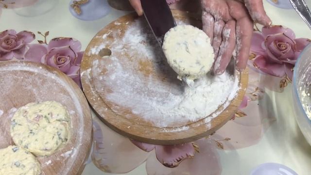 Сырники лимонные сладкиесырники соленые с помидором и зеленью.