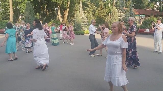 Харьков,танцы в парке;