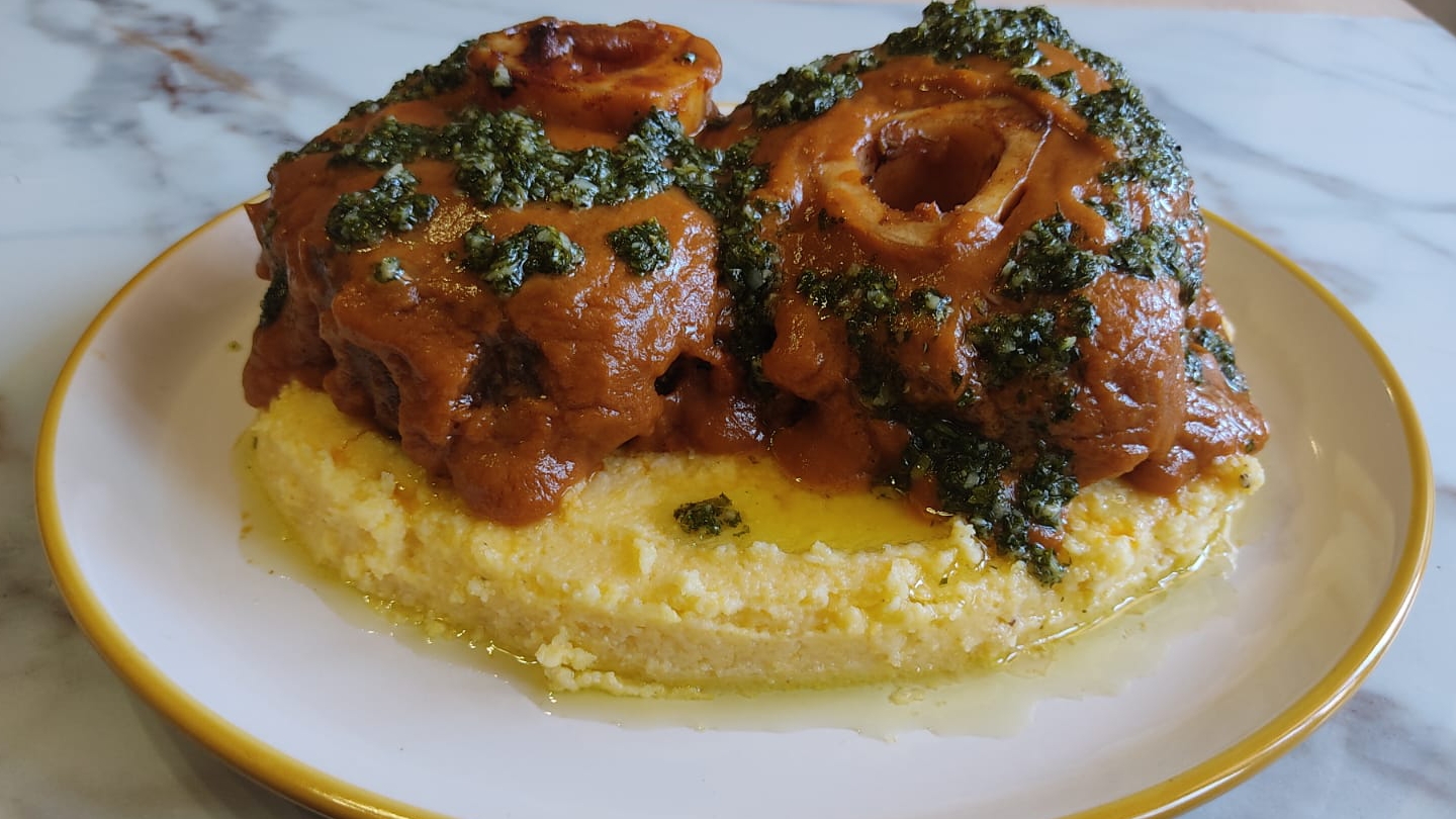 Знаменитое Традиционное Итальянское блюдо Оссобуко.Настолько вкусно, что на столе ничего не остаётся
