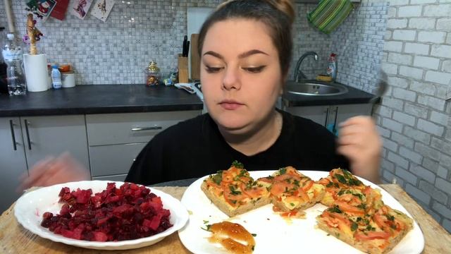 МУКБАНГ | ПИЦЦА С ТЕСТОМ ИЗ ФАРША, ВИНЕГРЕТ