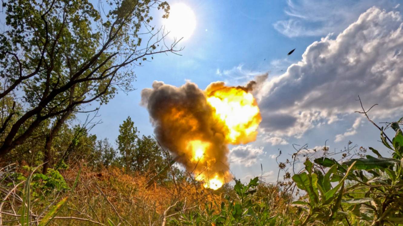 Крупный калибр: российская артиллерия громит позиции ВСУ под Донецком