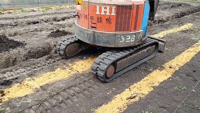 Старый японский миниэкскаватор IHI.