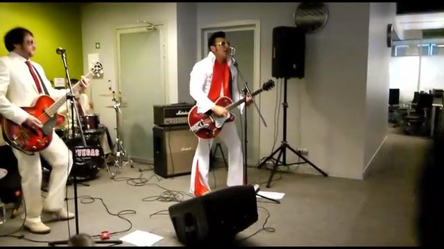 Двойник Элвиса Presley и гр. Mosvegas. Blue suede shoes.