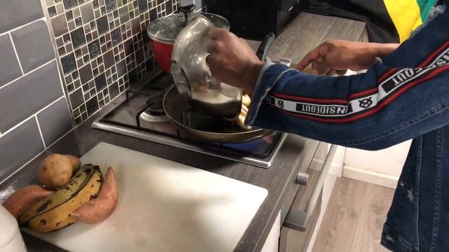 Cooking with Bling - How to cook curry chicken foot with hard food Jamaican style.