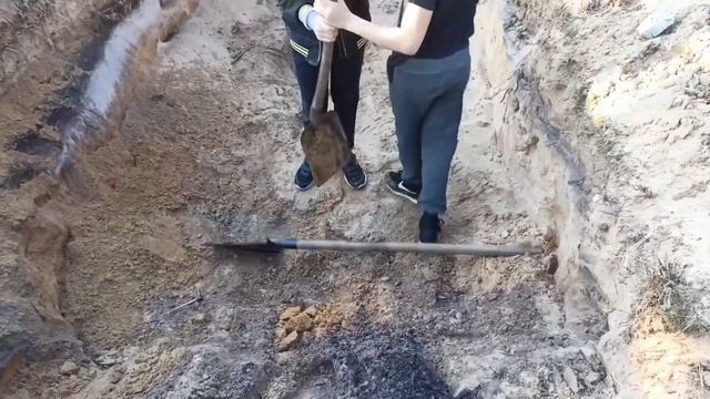 Копаем землянку и обустраиваем летнюю кухню! Пятый день.