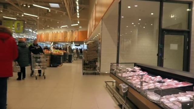 Как я жену и дочку с 8 марта поздравлял