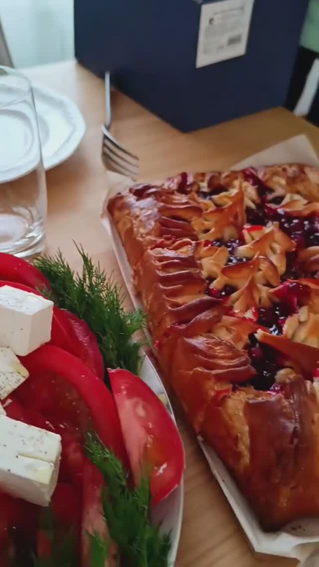 Ужин. Пирог с рыбой и пирог с ягодами. Очень вкусно / Dinner.  Pies #москва #ужин #пирог #пироги