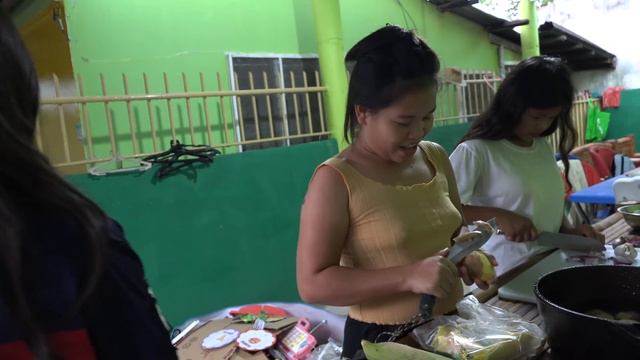 Fatima Catches Crab In The Morning and Cooks Garlic Butter Shrimp for Supper