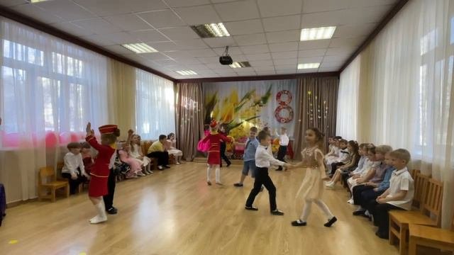 Утренник 8 марта ( танцы)