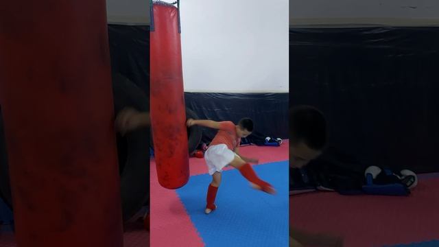 Эрик, там , где он работает, Ван Дамм отдыхает
