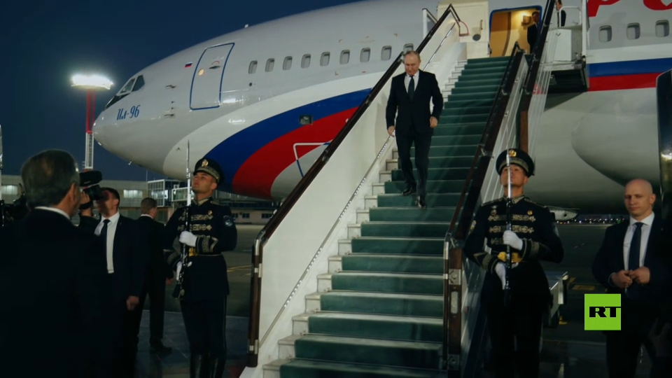 الرئيس الروسي يصل إلى أوزبكستان في زيارة رسمية