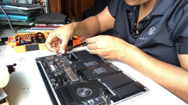 ? UNBOXING & REEMPLAZO de Altavoces Internos MacBook Pro Early 2015 Retina Display 13 Pulgadas