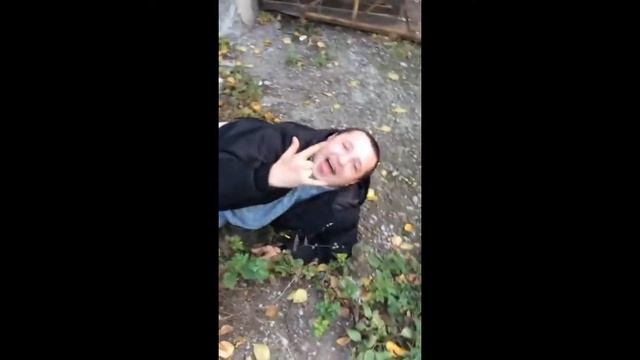 обосрался и упал с гаража хаха