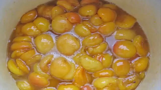 Ərikdən mürəbbəsi. Barmaqlarınızı yeyəcəksiz.