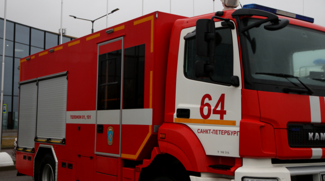 Четыре человека пострадали во время пожара в центре Петербурга