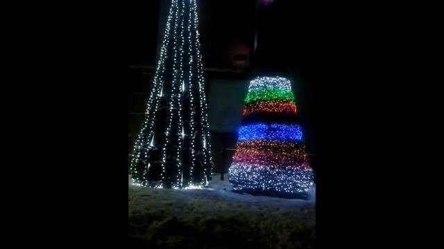 Искусственные елки. Освещение.