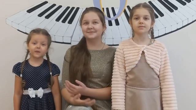 Утренняя молитва исполняют Анна Полина и Валерия Телегины