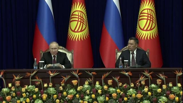 Церемония подписания совместных документов и заявления Владимира Путина и Садыра Жапарова для СМИ