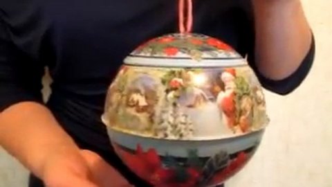 Чай в новогоднем шаре