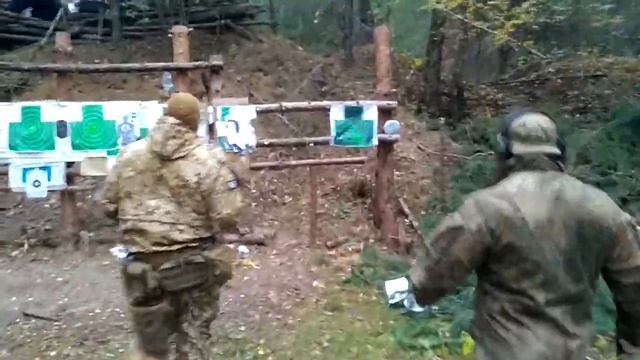 Устройство для стрельбы из-за укрытия