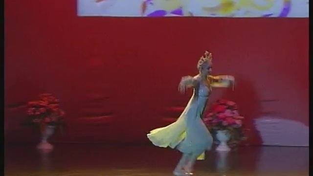 Анна Павлова 2акт.Владивосток дек.2009Рондинорусский7вальс.