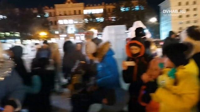 Ёлочка гори! На главной площади Хабаровска официально зажгли огни на новогодней елке