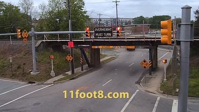 Boxtruck beats the red light and gets a bit beat up//бьет красный свет и немного избивается