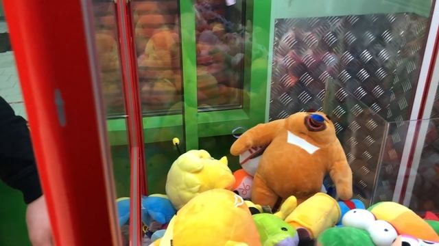 Лайфхак из ТИК ТОК ГОД НАЗАД - вернулись к автомату / как достать игрушку из автомата ХВАТАЙКА