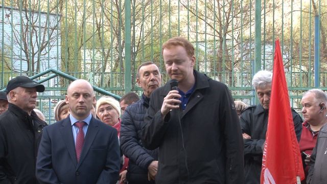 Встреча депутата от КПРФ Дениса Парфенова с жителями по улице Корнейчука