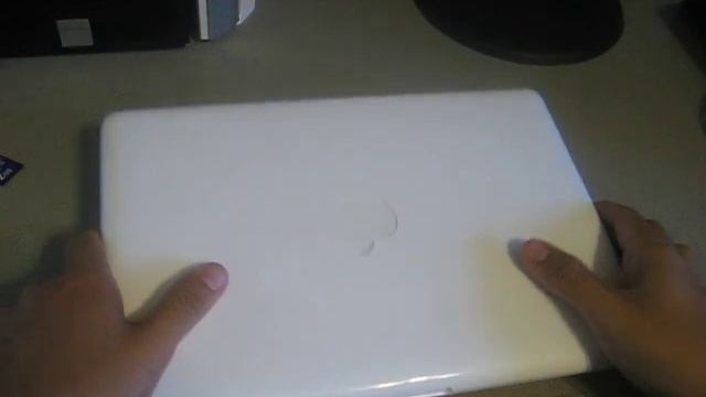 Late 2009 Macbook Unboxing