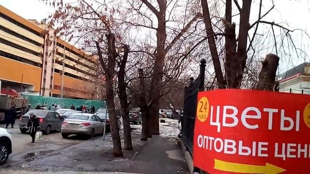 Москва 22 - улица тушинская торговый центр на тушенской и вестибюль внутри станции метро зимой днем