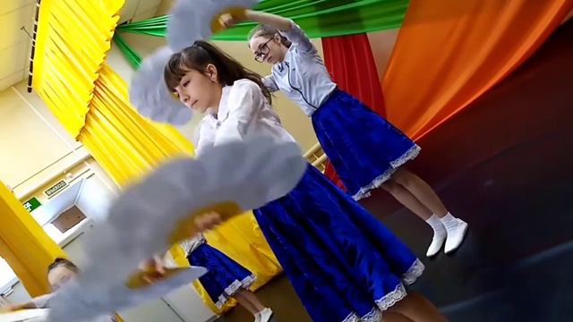 Театральный кружок Солнышко танец Ромашковое поле