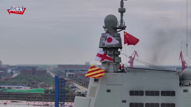 На ходовые испытание в море впервые вышел новейший китайский авианосец "Фудзянь".