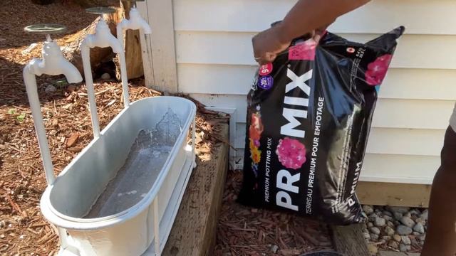 Upcycle Farmhouse flower Planter