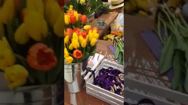 Цветы к 8 Марта! Петровский Пассаж возле ЦУМа, Москва