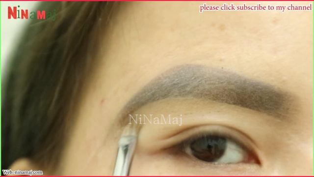 How to Shape Your Eyebrows With Fingers