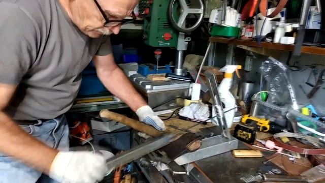 Топор Труд-Вача  - закалка прямо на топорище.  Не покупай пока не   Hardening an ax on a hatchet