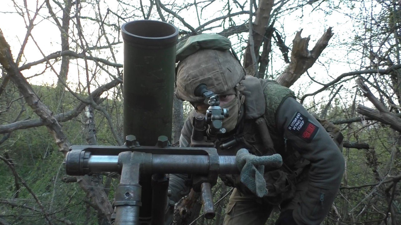 Эксклюзив RT: миномётчики отряда «Рысь» уничтожают позиции ВСУ для продвижения российской пехоты