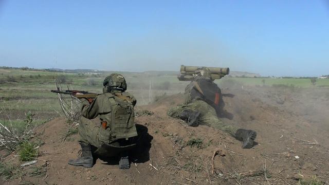 Тренировки по стрельбе из ПТРК Фагот и Метис с военнослужащими 68-го армейского корпуса