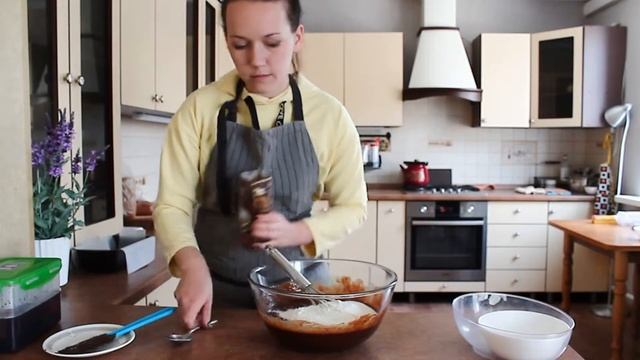 Брауни с необычной текстурой и "пьяной" грушей.