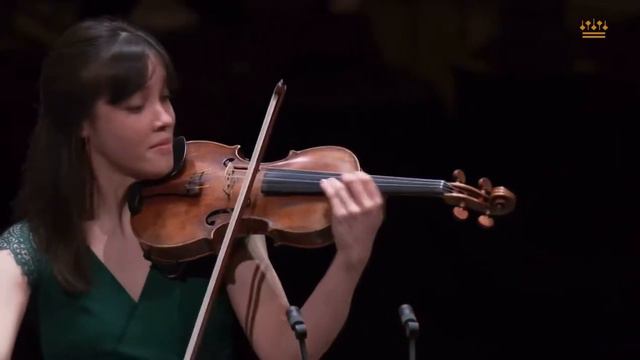 Sylvia Huang performs Mozart Violin Concerto No. 4 with Andrew Manze & the Concertgebouworkest.