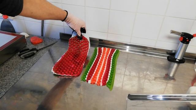 Как делают разноцветные карамельные конфеты монпансье
