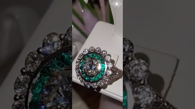 Роскошное кольцо с бриллиантами и изумрудами. Хадижат Алисултанова. Ювелирные украшения АнтикЮвелир.