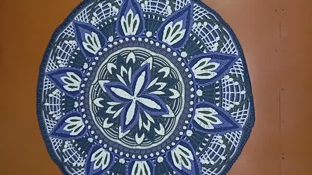 Вязанный коврик МАЙ