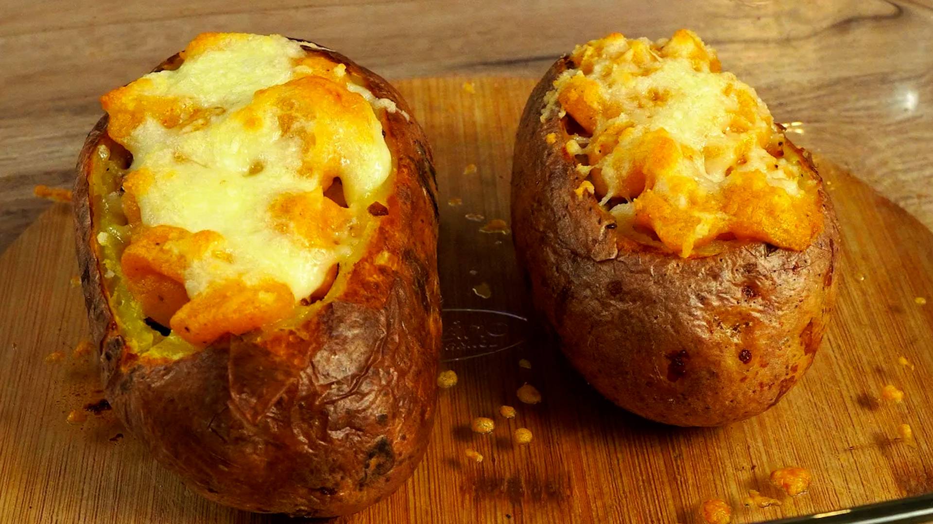 Картошка в духовке, фаршированная грибами курицей и сыром!
