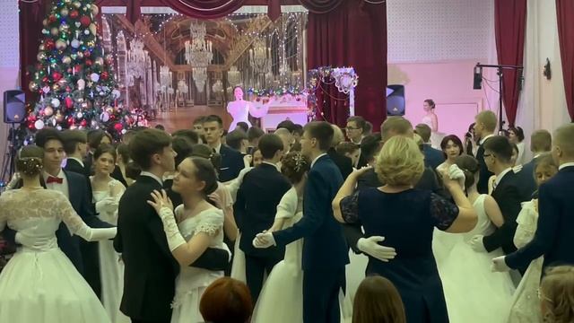 "Выше вершины гор" cover Полина Тарасова | выступление на школьном балу