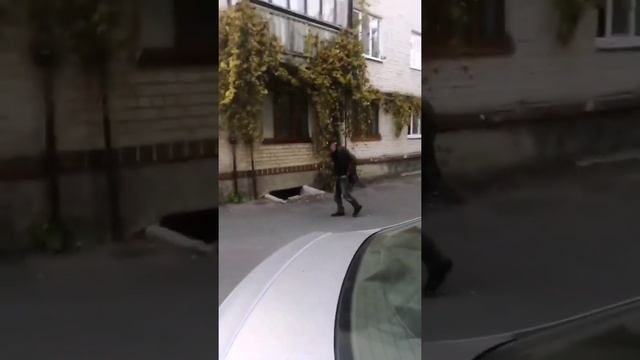 Толян упав у яму