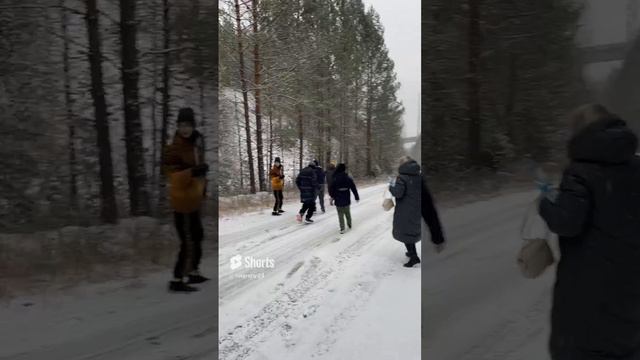 Первый снег на Красноярской ГЭС - детям счастье