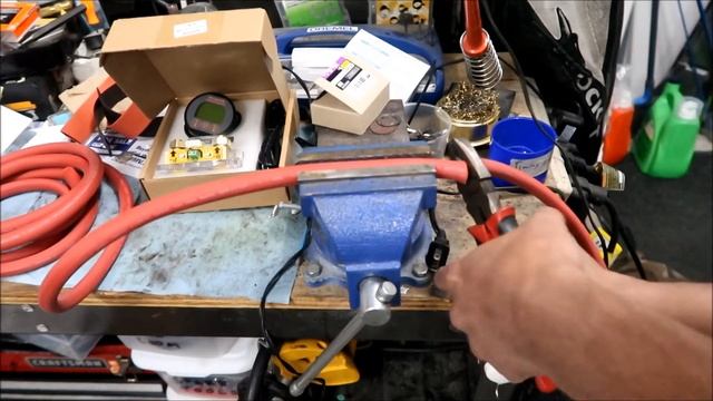 HadesOmega Solar Garage Project Episode 19 - Growatt Inverter DC Wiring Breaker and Shunt